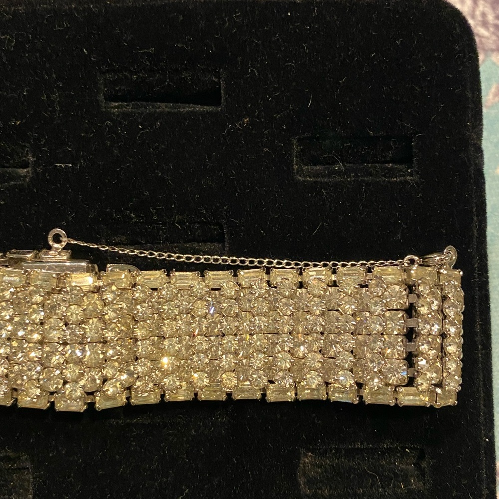 Elegant Silvertone Bracelet Rhinestone Vintage Nice Condition - Picture 2 of 5
